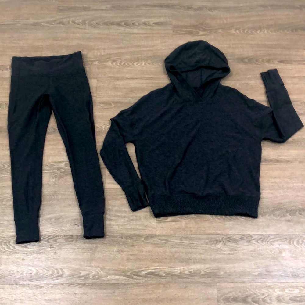 Matching Lululemon Hoodie & Leggings Set